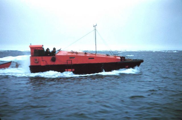Survey launch -14 towing a dinghy Picture