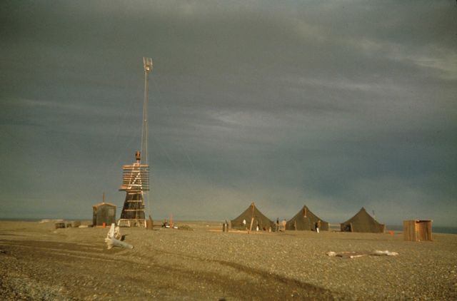 A Shoran navigation shore station Picture