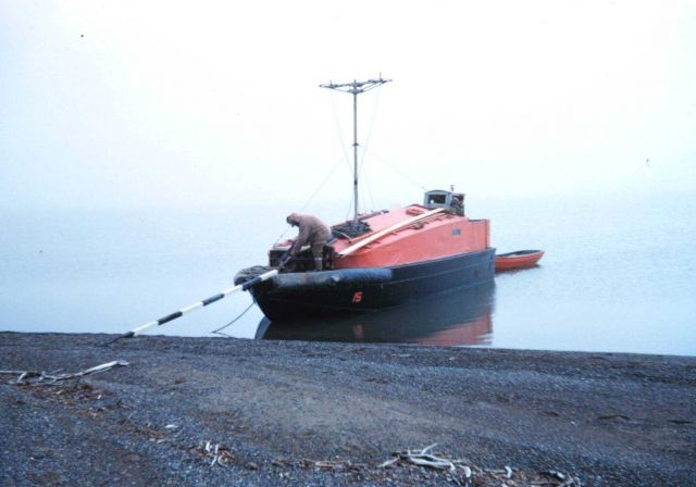 Launch 15 transporting material for a signal on a gray day Picture