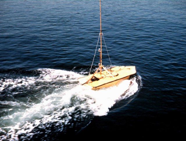 Current buoy near Tacoma - at least a 5 knot current streaming by Picture