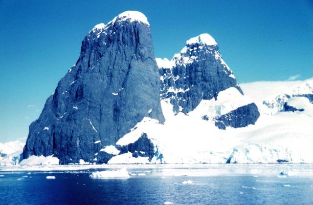 Cruising in Lemaire Channel Picture