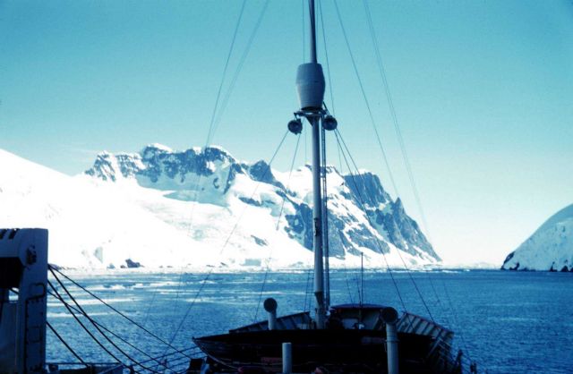 Cruising in Lemaire Channel Picture