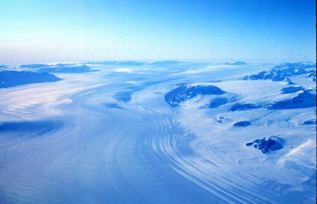 Flying over a huge glacier on the way to McMurdo Station Picture