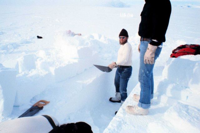 Preparing a shelter in the snow during survival training. Picture