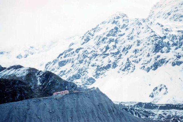 A lonely Antarctic outpost Picture