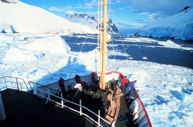 The POLAR DUKE, a vessel that crushes ice with a strengthened hull Picture