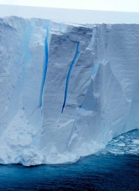 The seaward edge of the floating Ross Ice Shelf Picture