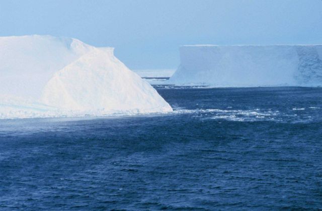 Icebergs grounded on Pennel Bank Picture