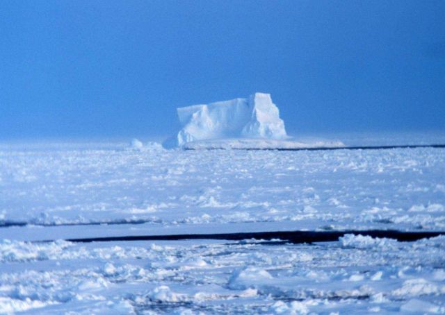 Icebergs grounded on Pennel Bank Picture
