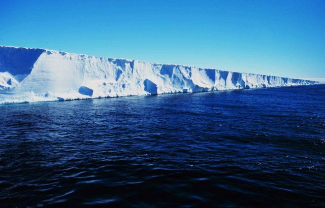 The Ross Ice Shelf from the NATHANIEL B Picture