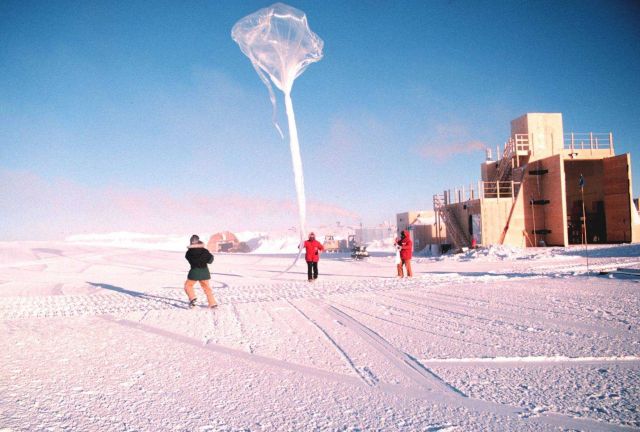 Launching an ozonesonde Picture