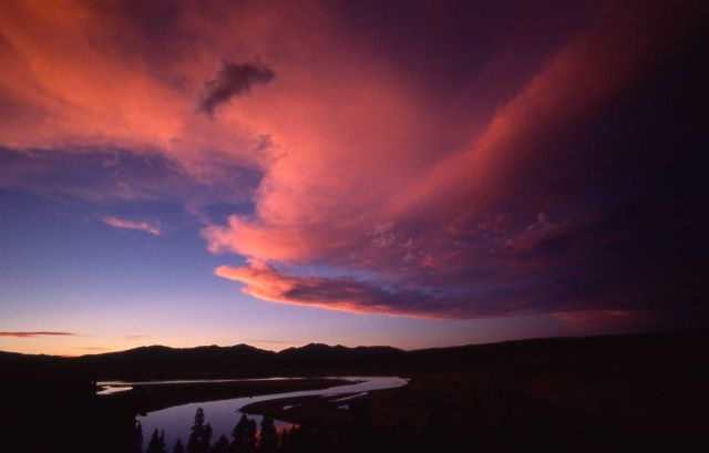 Sunset in Hayden Valley Picture