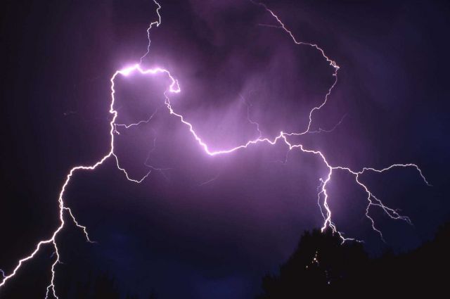 Lightening storm over Mt Everts Picture