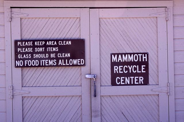 Mammoth Hot Springs recycle center Picture