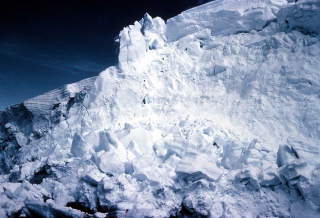 Crumbling continental ice sheet at Paradise Harbor, Antarctica - Geology - Glacial Picture