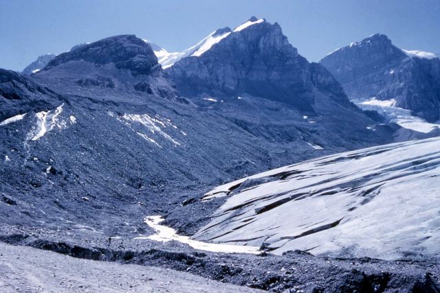 Lateral rubble on stagnant ice at Athabaska Glacier - Geology - Glacial Picture