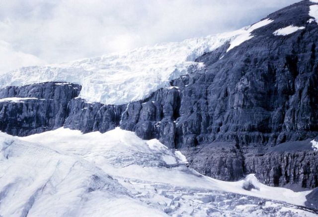 Ice fall to Athabaska Glacier - Geology - Glacial Picture