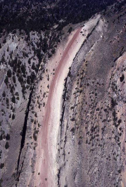 Devil's Slide, mesozoic sedimentary tilt - Geology Picture