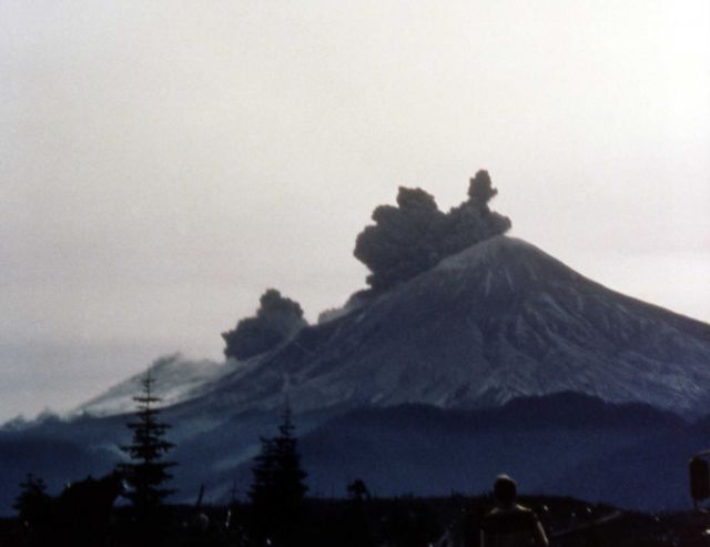 Beginning of eruption, Mt St Helens Picture