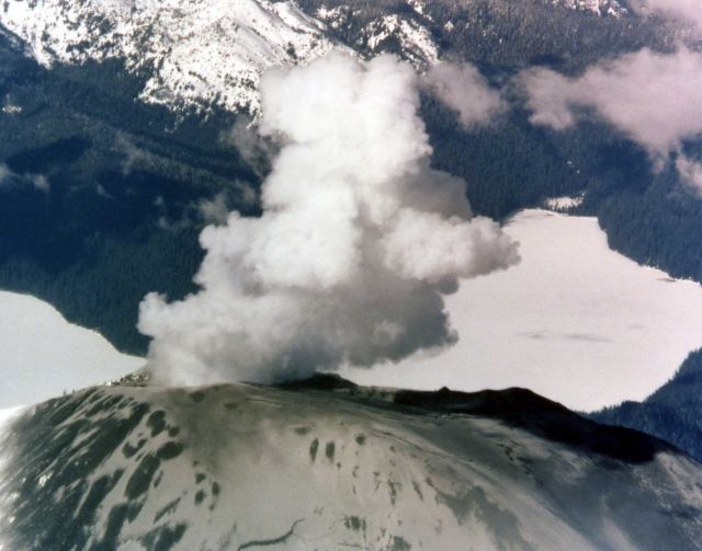 Mt St Helens eruption Picture
