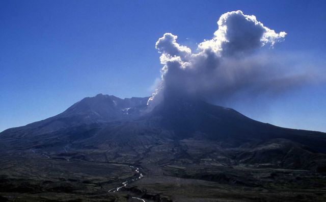 First steam & ash explosion of Mt St Helens Picture