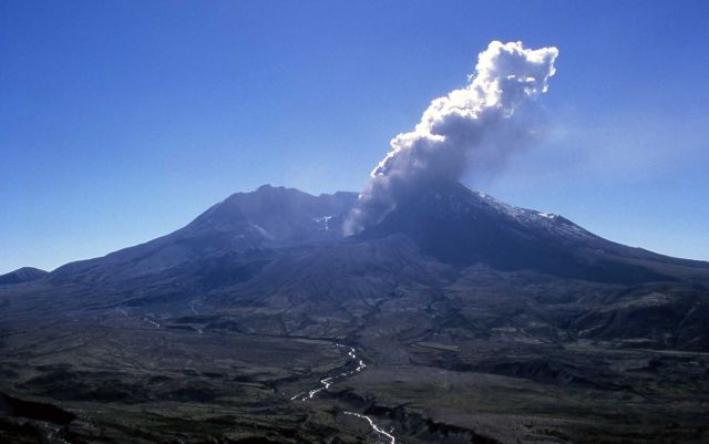 First steam & ash explosion of Mt St Helens Picture
