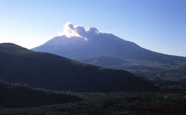 Third steam & ash explosion of Mt St Helens Picture