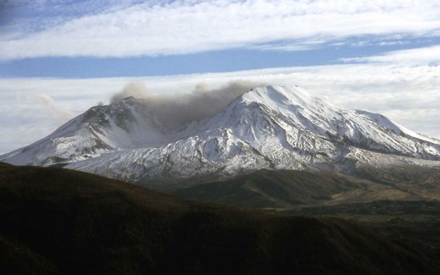 Rock fall from new dome at Mt St Helens Picture