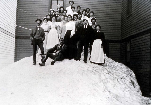 Lake Hotel employees Picture