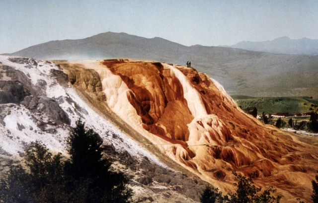 Jupiter Terrace, Mammoth Hot Springs with Fort Yellowstone in the background Picture