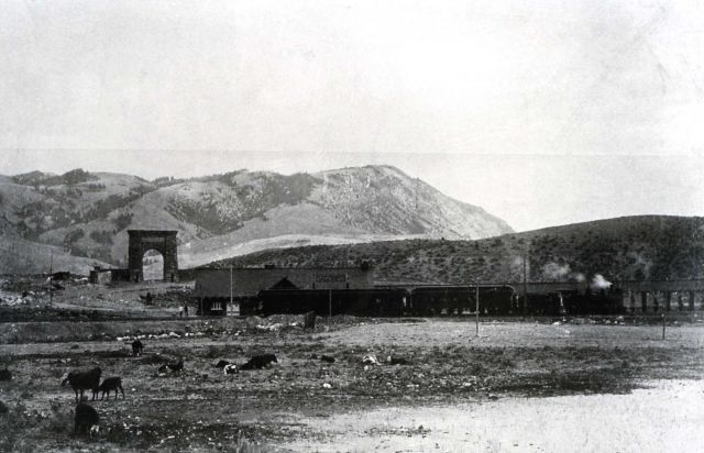 Train at Gardiner depot with the Roosevelt Arch in the background Picture
