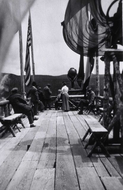 Visitors on top of Old Faithful Inn Picture