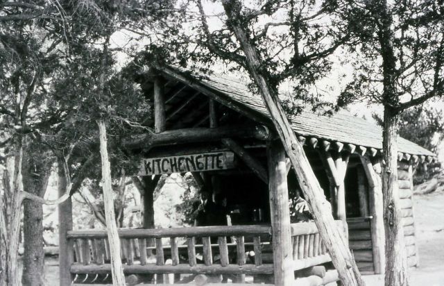 Devil's Kitchenette, Mammoth Hot Springs Picture