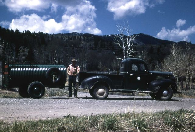 Truck hauling bear trap Picture