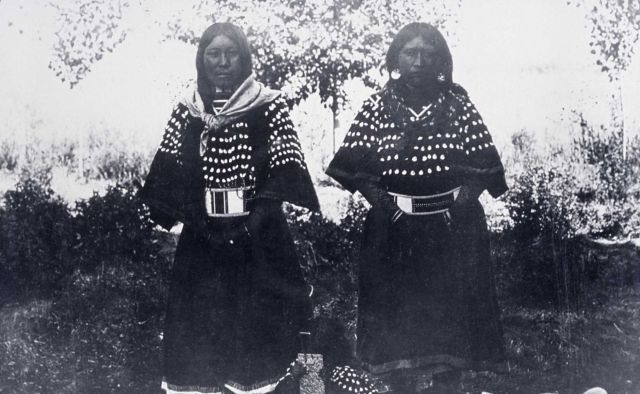 Bannock girls in dress decorated with elk teeth - History - Indians Picture