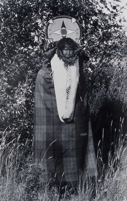 Bannock indian mother with baby in beaded carrier - History - Indians Picture