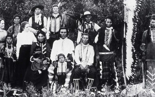Bannock indians with two white women - History - Indians Picture