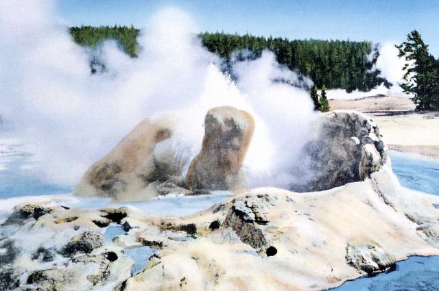 Postcard of Grotto Geyser Picture