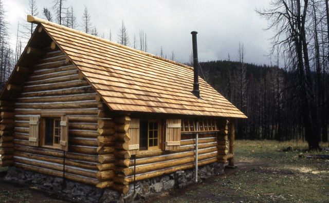 Newly completed Sportsman Lake patrol cabin Picture
