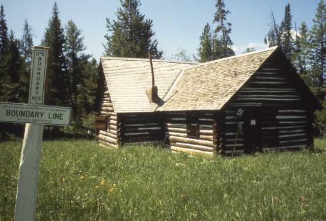 Crevice patrol cabin Picture