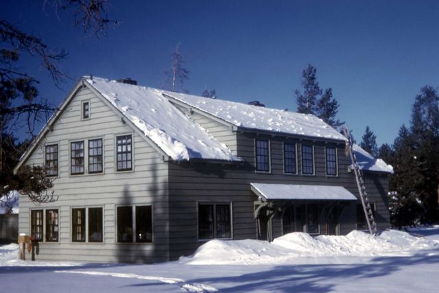 Ranger station at Snake River/South entrance Picture