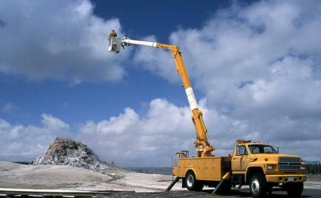 Jim Peaco photographing White Dome's vent Picture