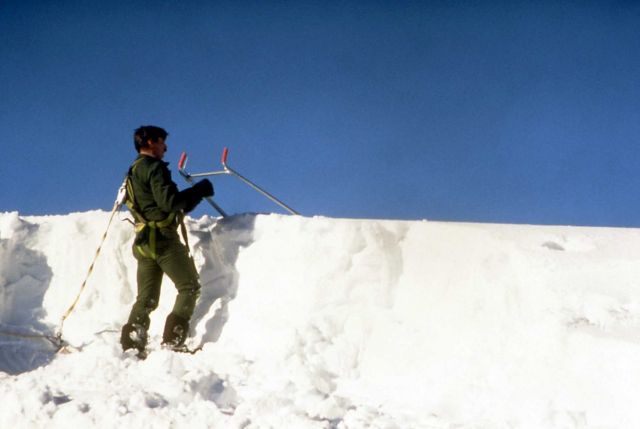 Paul Anderson removing snow from the Canyon Visitor Center roof Picture