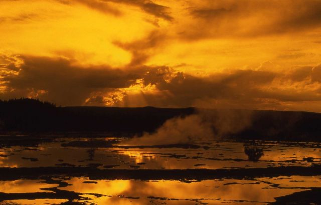 Great Fountain Geyser - Midway & Lower Geyser Basin Picture