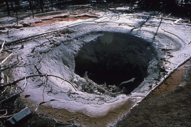 Cistern Spring empty - Hot Springs, Norris Geyser Basin Picture