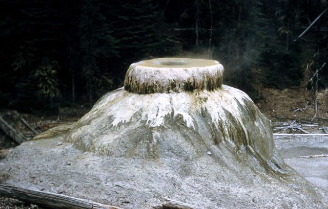 Hot spring on Seven Mile Hole trail Picture