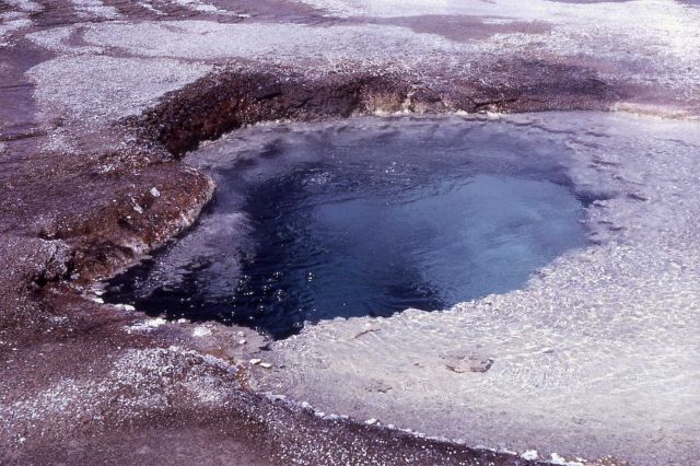 Unknown or unidentified hot spring in Shoshone Lake Geyser Basin Picture