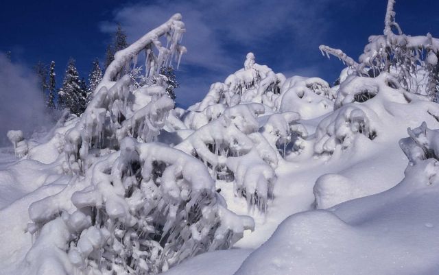 Ice formations from thermal steam Picture