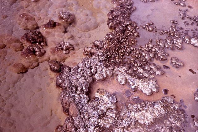 Hot spring margin - Mineral deposits Picture