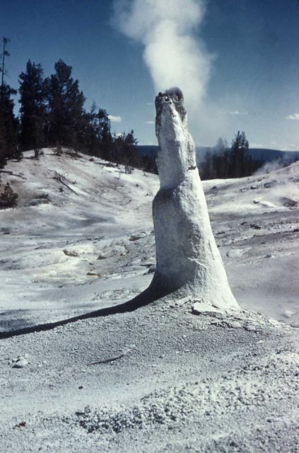 Monument Geyser cone - Mineral deposits Picture